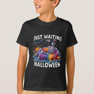 T-shirt Skeleton En Attente De La Saison Éffrayante D'Hall