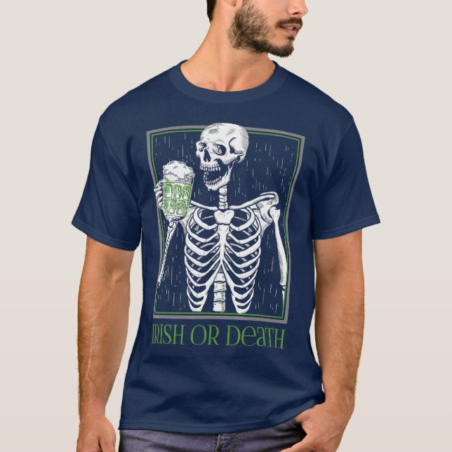 T-shirt Skeleton irlandais ou mort Boire de la bière verte (Devant)