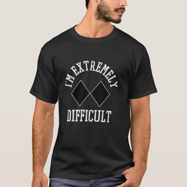 T-shirt Ski Snowboard Je suis extrêmement difficile Signe  (Devant)