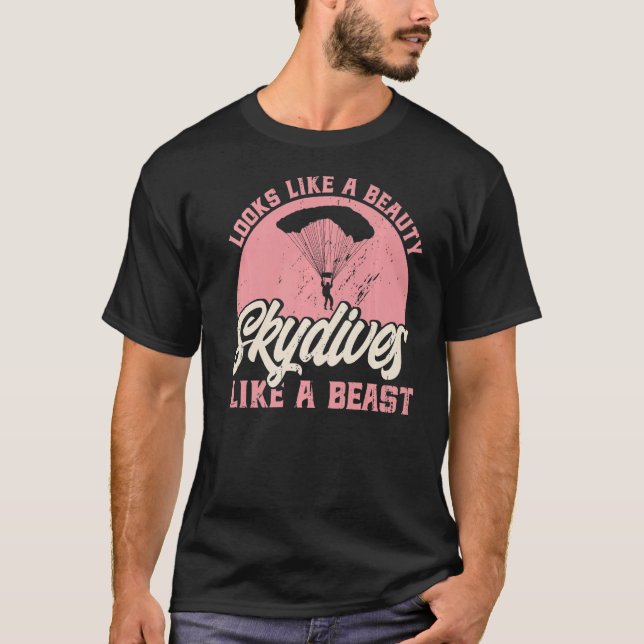 T-shirt Skydiving Ressemble À Une Beauté Skydives Comme Un (Devant)