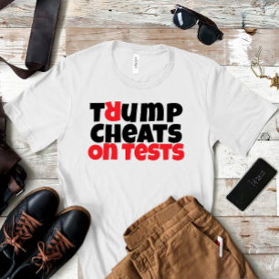 T-shirt Slogan de protestation estudiantin anti-Trump roug
