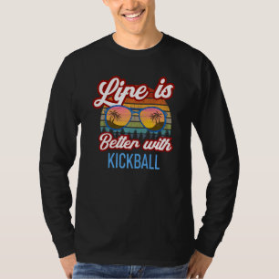 T-shirt Slogan du coucher de soleil rétro avec kickball