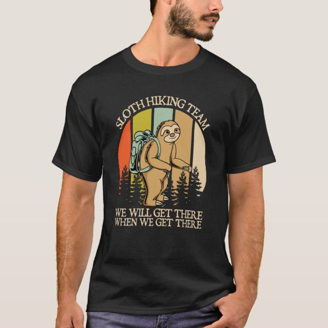 T-shirt Sloth Hiking Team We Will Get There When We Get Th (Devant)