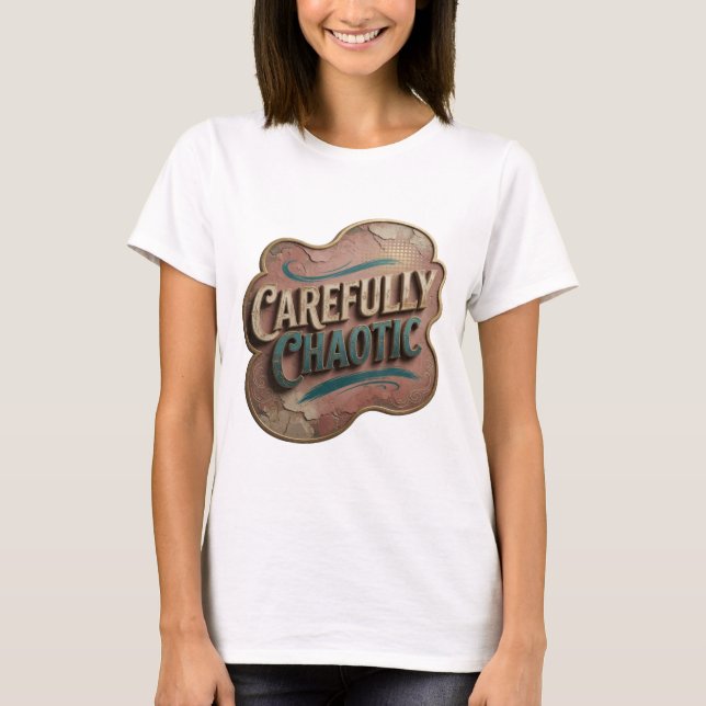 T-shirt Snappy Gold CAREFULLY CHAOTIC Texte d'art 3D (Devant)