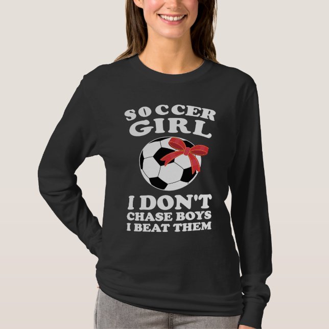T-shirt soccer girl I don't chase boys I beat them soccer (Devant)