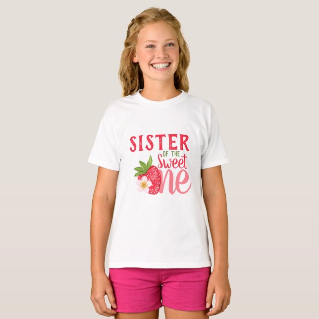 T-shirt Soeur de la douce une fraise 1er anniversaire (Devant entier)