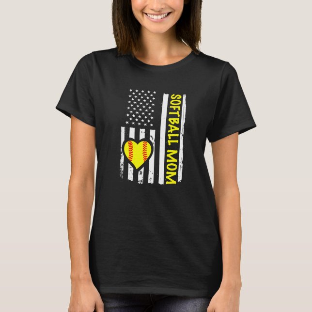 T-shirt Softball Mom USA Flag Heart   (Devant)