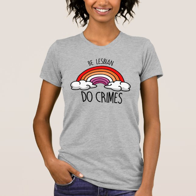 T-SHIRT SOIS LESBIENNE FAIS DES CRIMES (Devant)