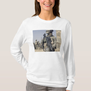 T-shirt Soldat armé d'un MK-48