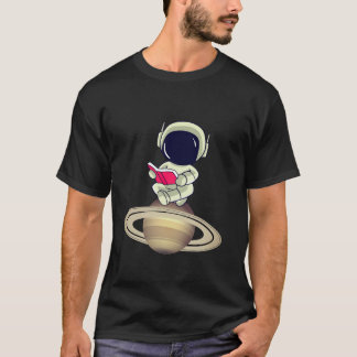 T-shirt sombre de l'espace astronaute