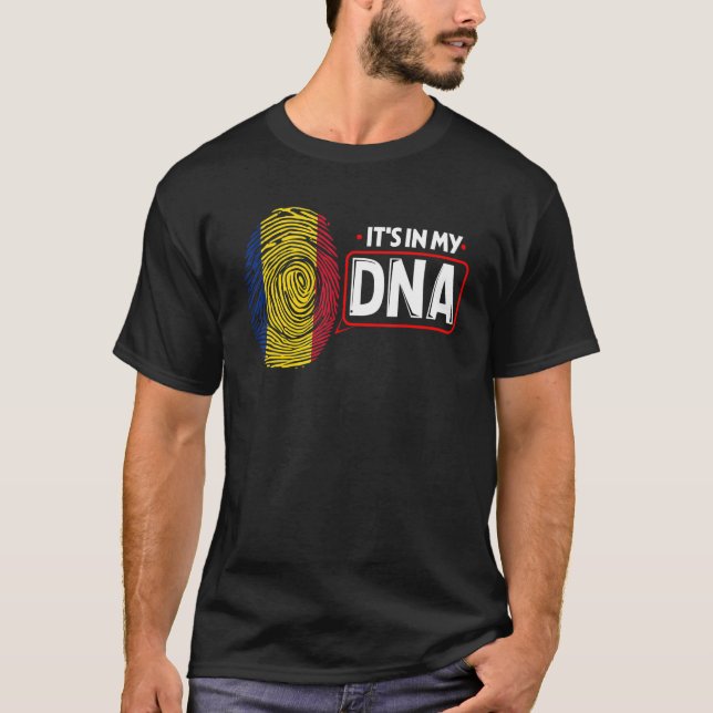 T-shirt Son Dans Mon ADN Drapeau National Roumain Patrioti (Devant)
