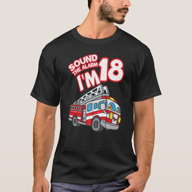 T-shirt Son L'alarme Je suis 18 Pompier Moteur d'incendie  (Devant)
