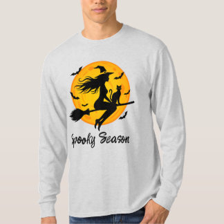 T-shirt Sorcière et chat noir volant à travers la pleine l