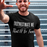 T-shirt Sous-estimer Me That’ll Be Fun drôle en disant<br><div class="desc">Sous-estimez-moi que ce sera amusant. Un magnifique costume de fête cadeau pour les hommes ou les femmes ou quelqu'un qui aime le sarcasme,  l'humour et les paroles sarcastiques. Acheter des citations amusantes pour mari et fille ou petit-fils et femme ou cousin et vous-même.</div>