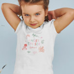 T-shirt Sous la mer rose fille d'anniversaire<br><div class="desc">Mignonne t-shirt pour la fête d'anniversaire de votre enfant sous le thème de la mer ! Illustration de motifs d'animaux océaniques roses avec le texte qui dit "sous la mer".</div>