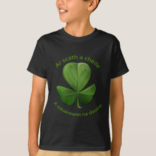 T-shirt Sous l'abri les uns des autres les gens survivent