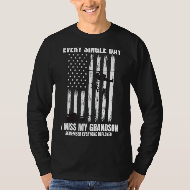 T-shirt Souvenez-vous que tout le monde déployé Grand-fils (Devant)