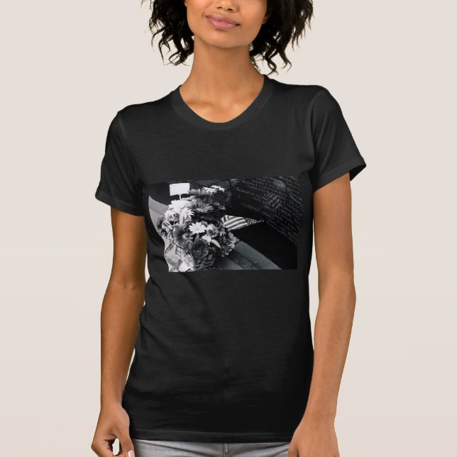 T-shirt Souvenir Au Vietnam Memorial Dark Shirt Female (Devant)