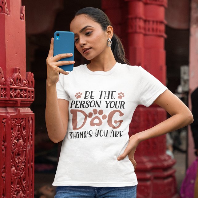 T-shirt Soyez la personne que votre chien pense que vous ê (Créateur téléchargé)