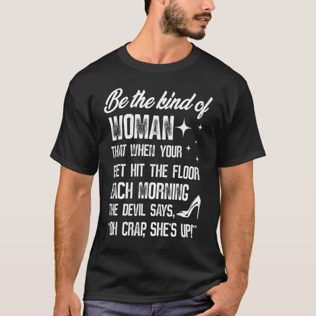 T-shirt Soyez Le Genre De Femme Qui Quand Vos Pieds Touche (Devant)