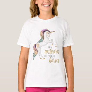 T-shirt Soyez une licorne dans un domaine des chevaux