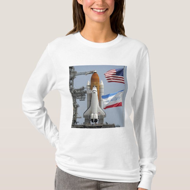 T-shirt Space Shuttle Endeavor sur le lancement pad 3 (Devant)