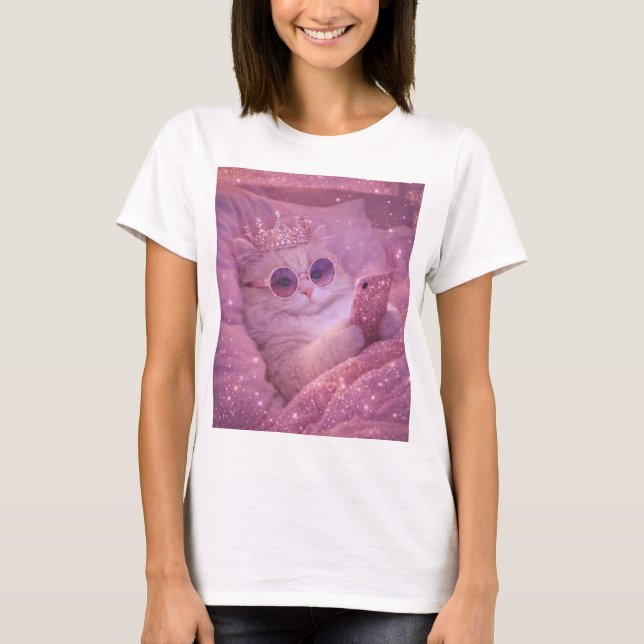 T-shirt Spoiled Princess Cat Texting in Bed                (Devant)