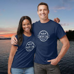 T-shirt Squam Lake NH ville personnalisée, nom et ancre<br><div class="desc">Squam Lake, New Hampshire conception d'ancre nautique est personnalisée avec votre ville (comme Moultonborough, Centre Harbour, Holderness, etc.) et votre nom (ou supprimer). Ce design de style rétro et vintage est orné d'un cercle blanc, d'une ancre, de pagaies croisées et d'une banderole audacieuse qui indique Squam Lake. Parfait pour les...</div>