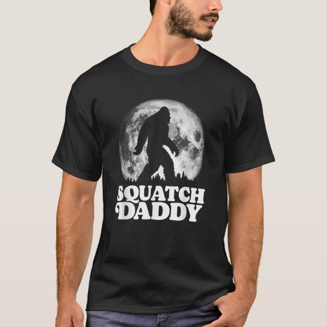 T-shirt Squatch Daddy Funny Bigfoot à la Lune de nuit (Devant)