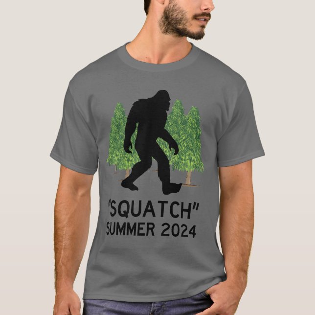 T-shirt Squatch, Sasquatch, Bigfoot Walking en Forêt (Devant)