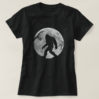 T-shirt Squatchin allé avec la lune et la silhouette