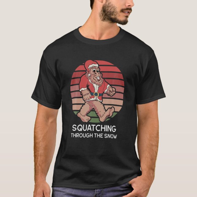 T-shirt Squatching À Travers La Neige Drôle Sasquatch Chri (Devant)