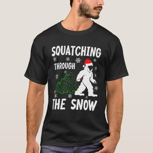 T-shirt Squatching Through the Snow - Bigfoot Christmas Sa (Devant)