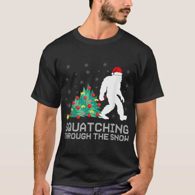 T-shirt Squatching Through the Snow - Bigfoot Christmas Sa (Devant)