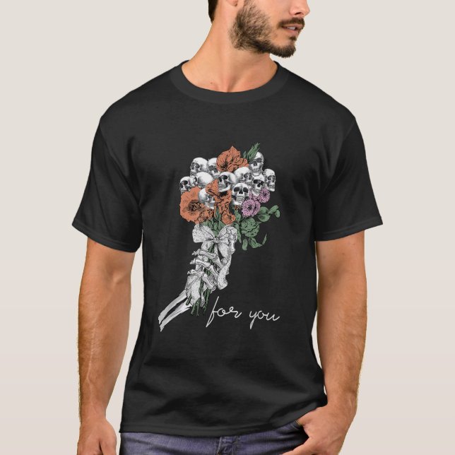 T-shirt Squelette éffrayant Tenir La Main Fleurs Du Crâne  (Devant)