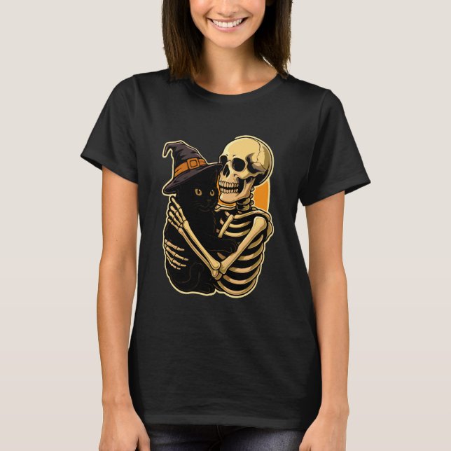 T-shirt Squelette étreignant un chat noir Halloween sorciè (Devant)