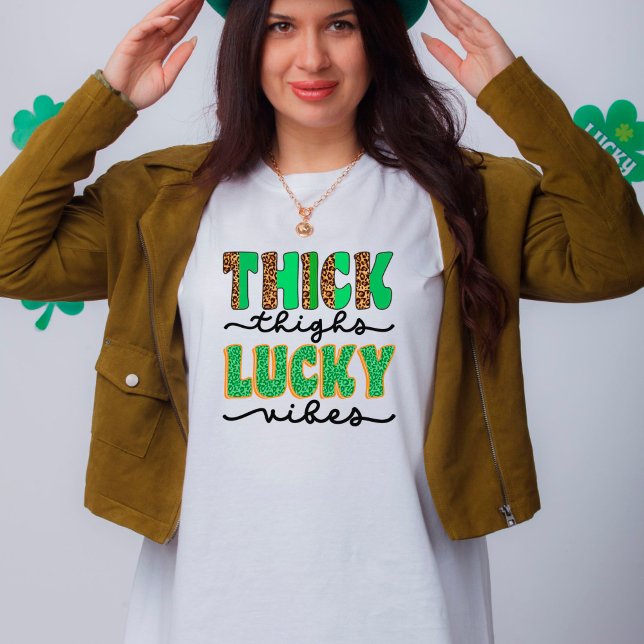 T-shirt St. Patrick's Day Épais cuisses Lucky Vibes (Créateur téléchargé)