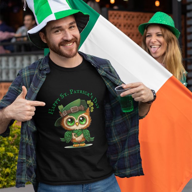 T-shirt St. Patrick's Day Green Owl personnalisé (St. Patrick's Day Green Owl personalized T-Shirt)
