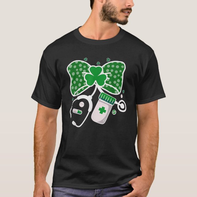 T-shirt St Patrick's Day Infirmière Coquette Bow Stethosco (Devant)