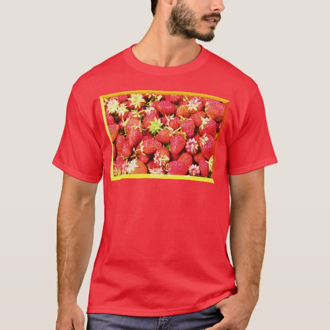 T-shirt "Stack of Strawberries Fruit" jolie photo. Command (Devant)