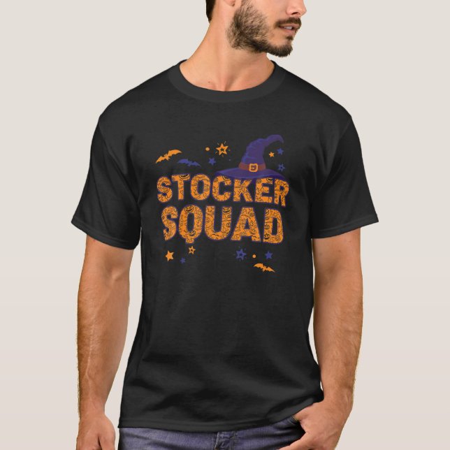 T-shirt Stacker de la sorcière Stocker Squad Halloween Mat (Devant)