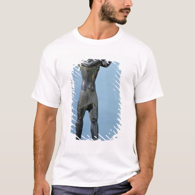 T-shirt Statue de Dieu Horus faisant une boisson (Devant)