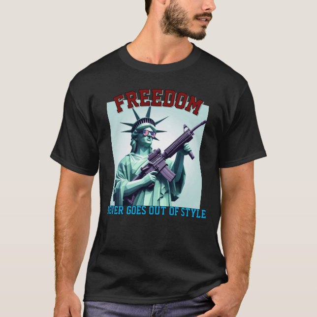 T-shirt Statue of Liberty Patriotic Sunglasses M4 Rifle  (Devant)