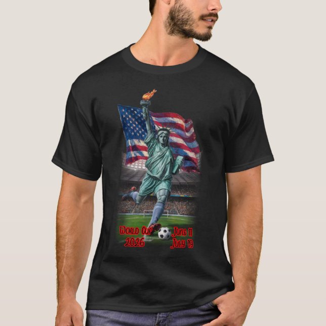 T-shirt Statue of Liberty plays Soccer on a Black (Devant)