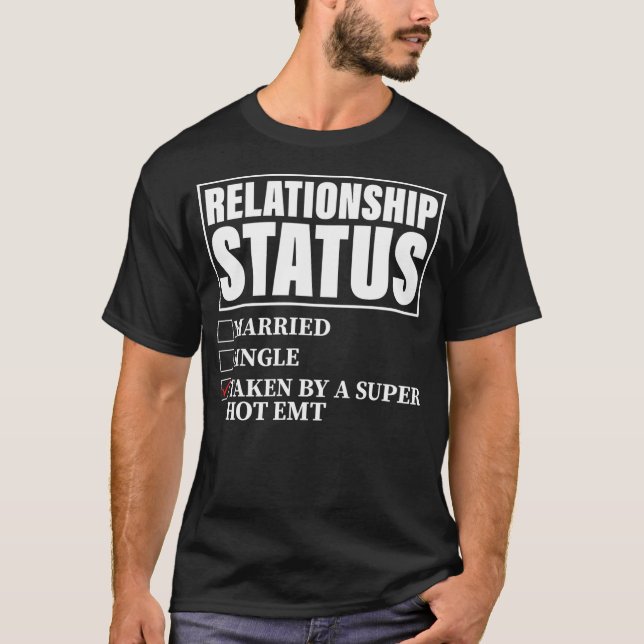 T-shirt Statut de la relation pris par Super Hot EMT  (Devant)