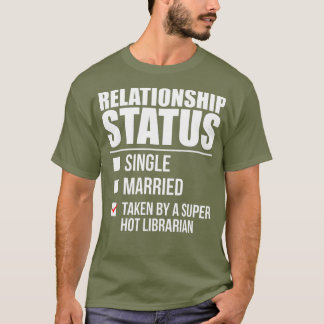 T-shirt Statut de la relation prise Super Hot Librarian
