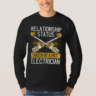 T-shirt Statut de relation d'impression arrière pris par u