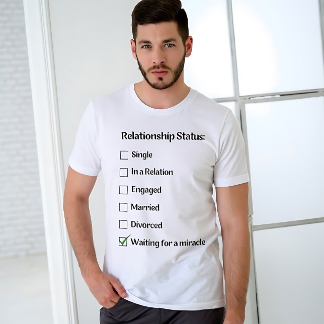 T-shirt Statut de relation drôle : En attente d'un miracle (Créateur téléchargé)