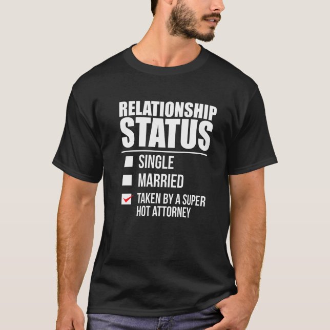 T-shirt Statut De Relation Pris Par Super Hot Attorney La (Devant)