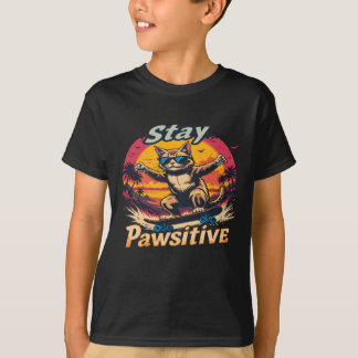 T-shirt Stay Pawsitive Retro Cat Skateboard Design - Drôle